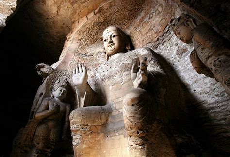  Huayan Grottoes: Ancient Buddhist Treasures Carved into Majestic Cliffs!