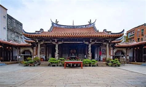 Longshan Temple, a Historic Jewel With Ancient Architectural Wonders!