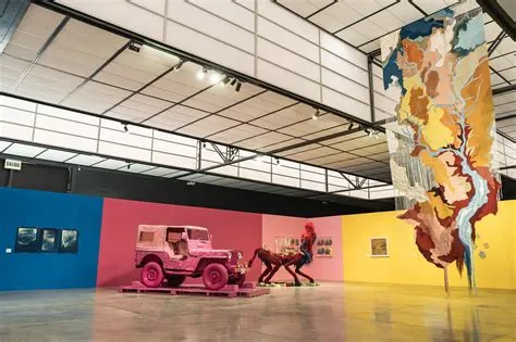 Museo de Arte Contemporáneo (MAC) – A Vibrant Tapestry of Modern and Contemporary Art!